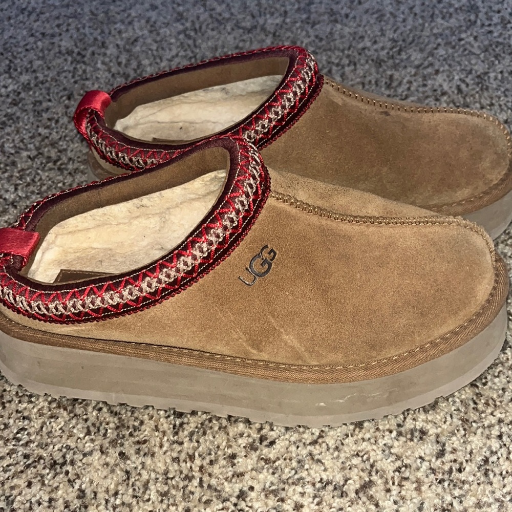 Ugg Tasman platform slippers size 8